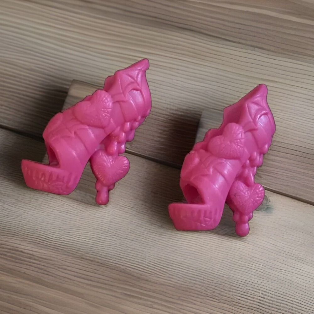 Monster High Doll Draculaura Creepateria shoes‎ | pink heels hearts bat wings